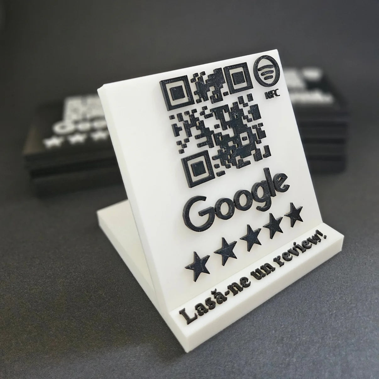 Standuri personalizate cu cod QR: Conectează lumea digitală cu cea fizică