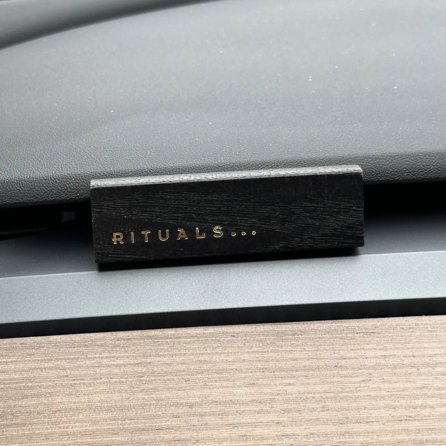 Suport pentru parfumuri auto Rituals Tesla Model 3, Model Y, Model 3 highland (2 buc)