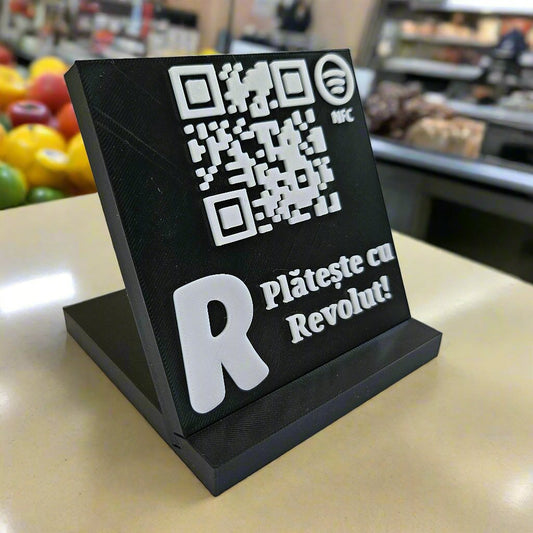 Stand cu cod QR și NFC pentru plăți Revolut