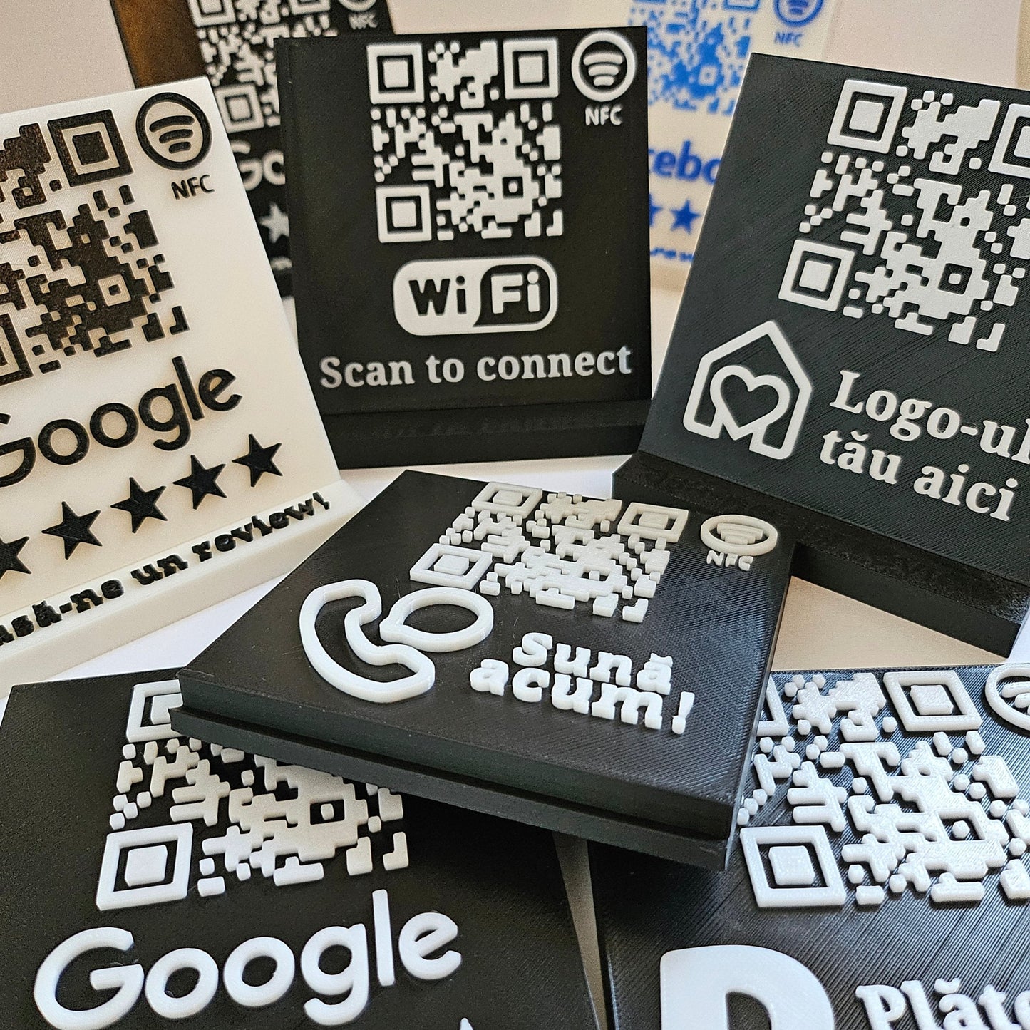 Stand cu cod QR și NFC pentru pagina de Facebook