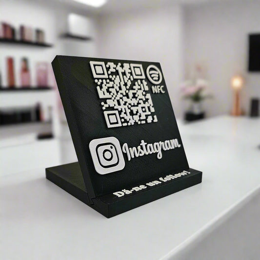 Stand cu cod QR și NFC pentru pagina de Instagram