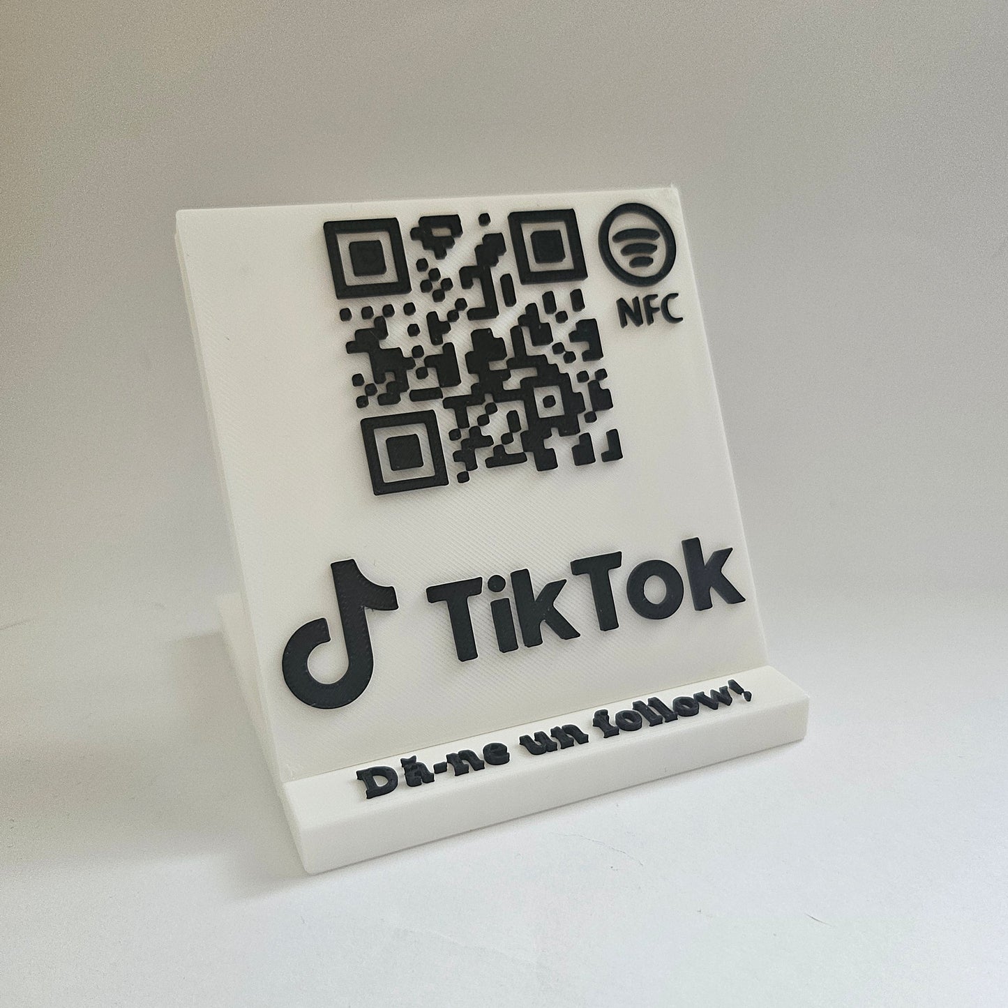Stand cu cod QR și NFC pentru profilul de TikTok