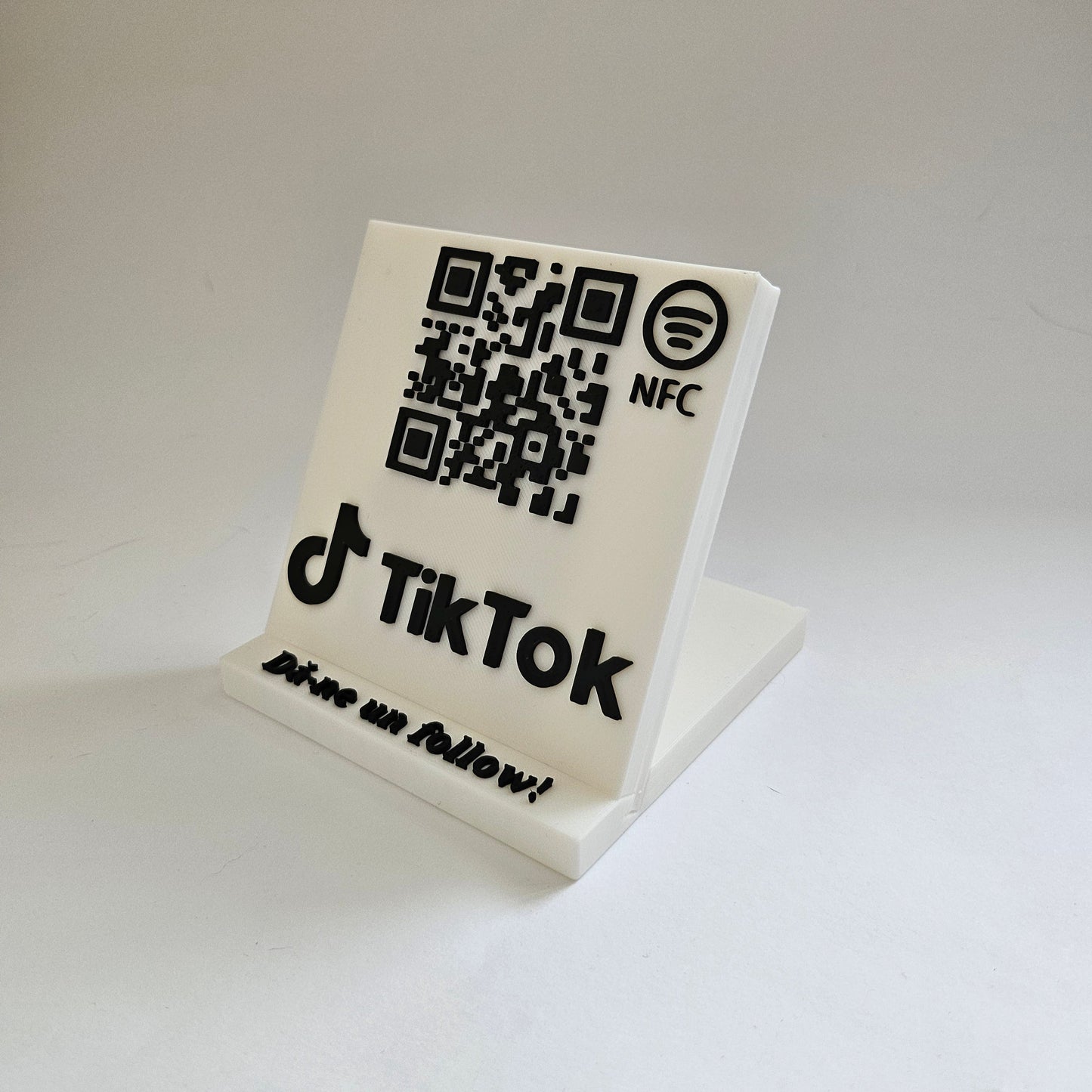 Stand cu cod QR și NFC pentru profilul de TikTok