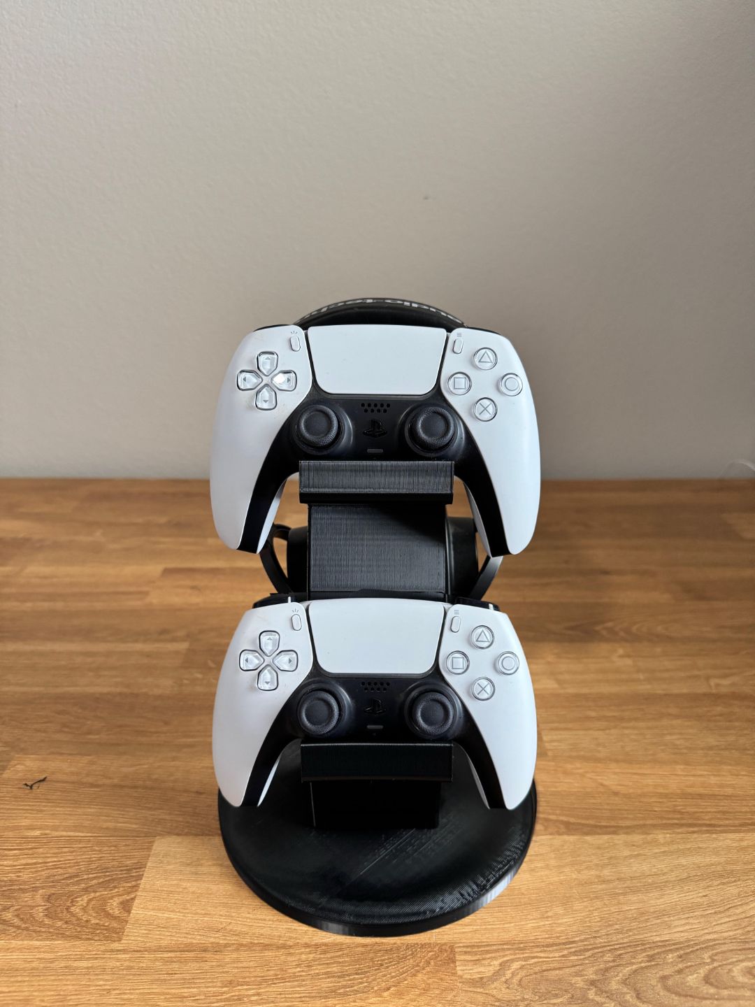 Suport vertical pentru 2 controllere PS5 și căști