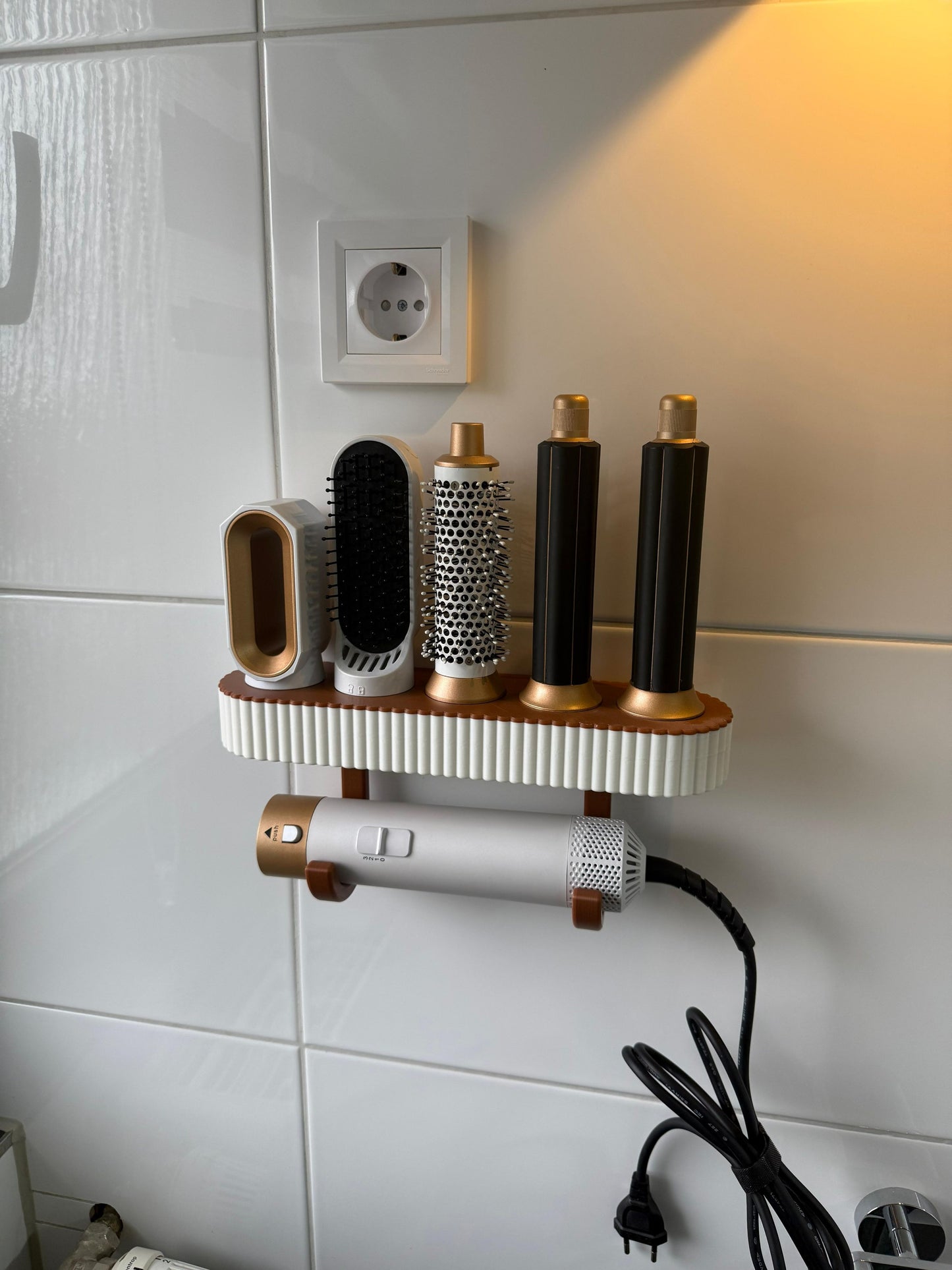 Suport organizator pentru uscător și accesorii Dyson - modern și personalizabil