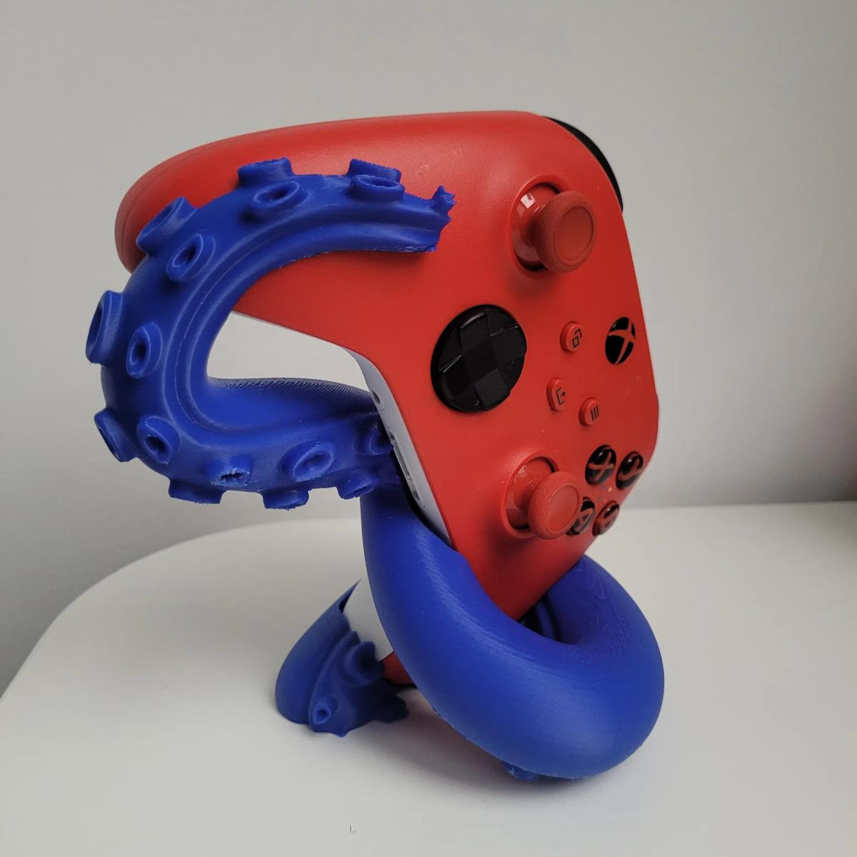 Suport controller Xbox vertical, model tentacul, diverse culori