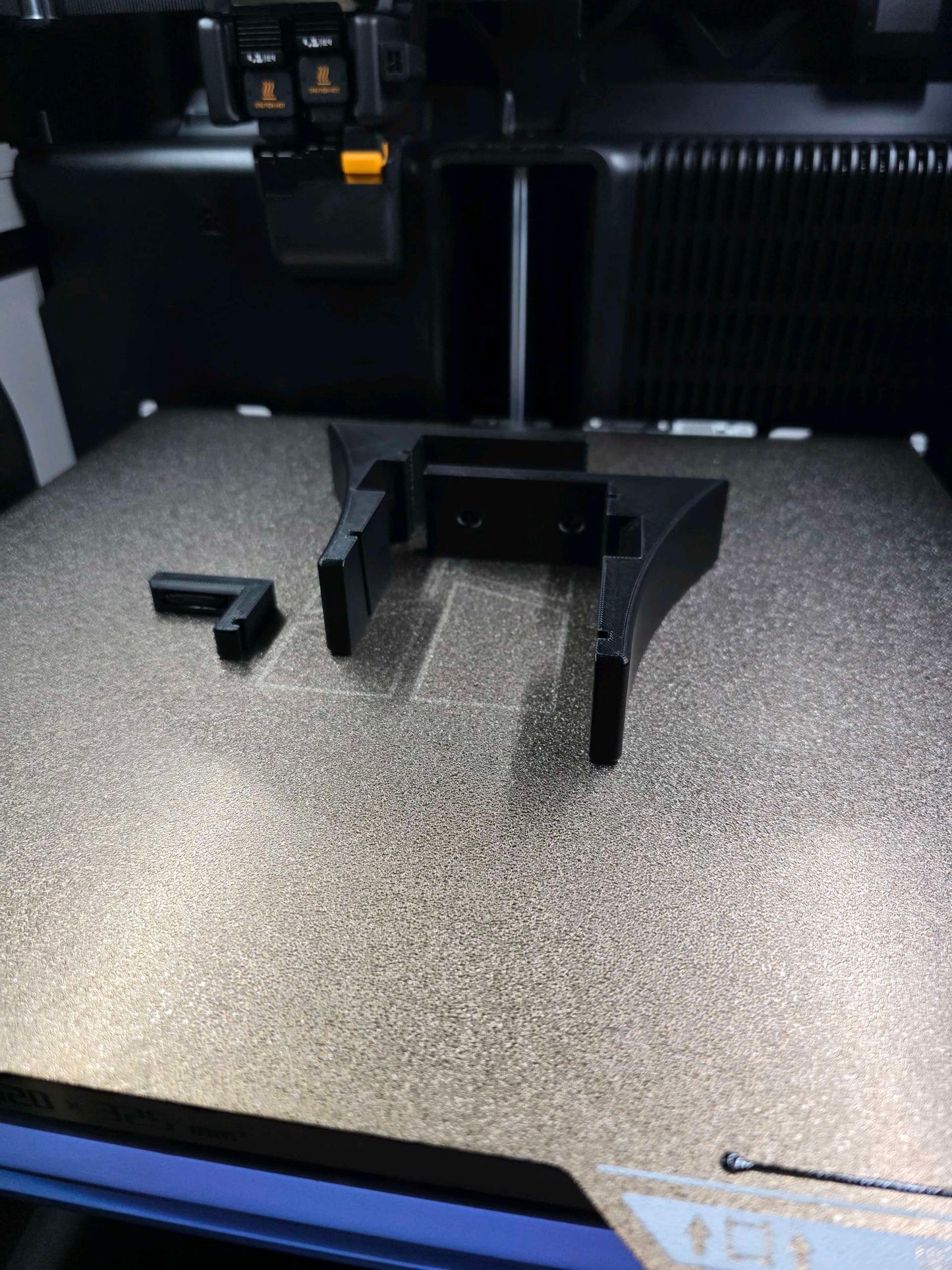 Suport de perete pentru PS5 Pro Digital – partea dreaptă