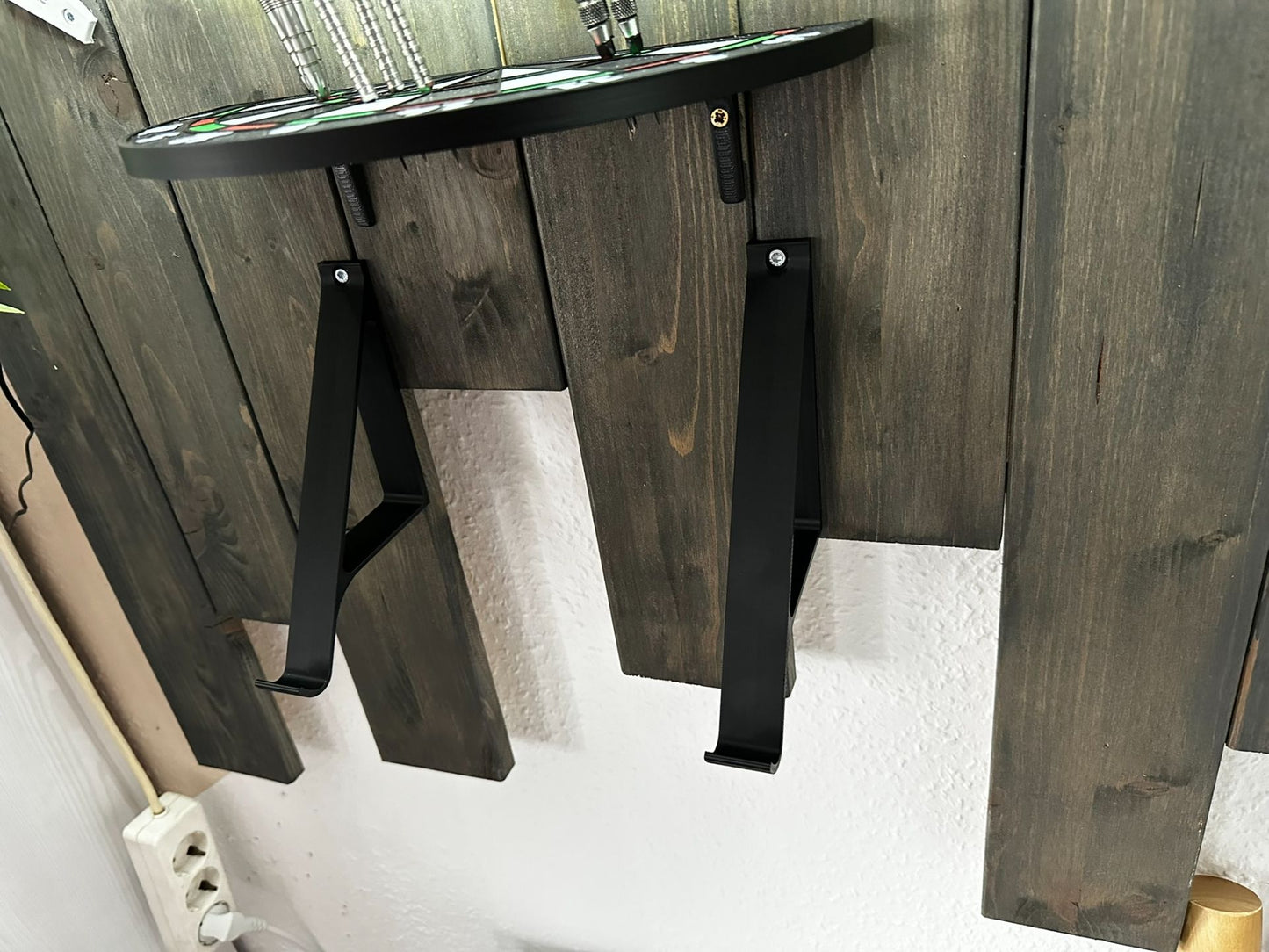 Suport de perete pentru iPad sau tabletă – organizare și acces facil