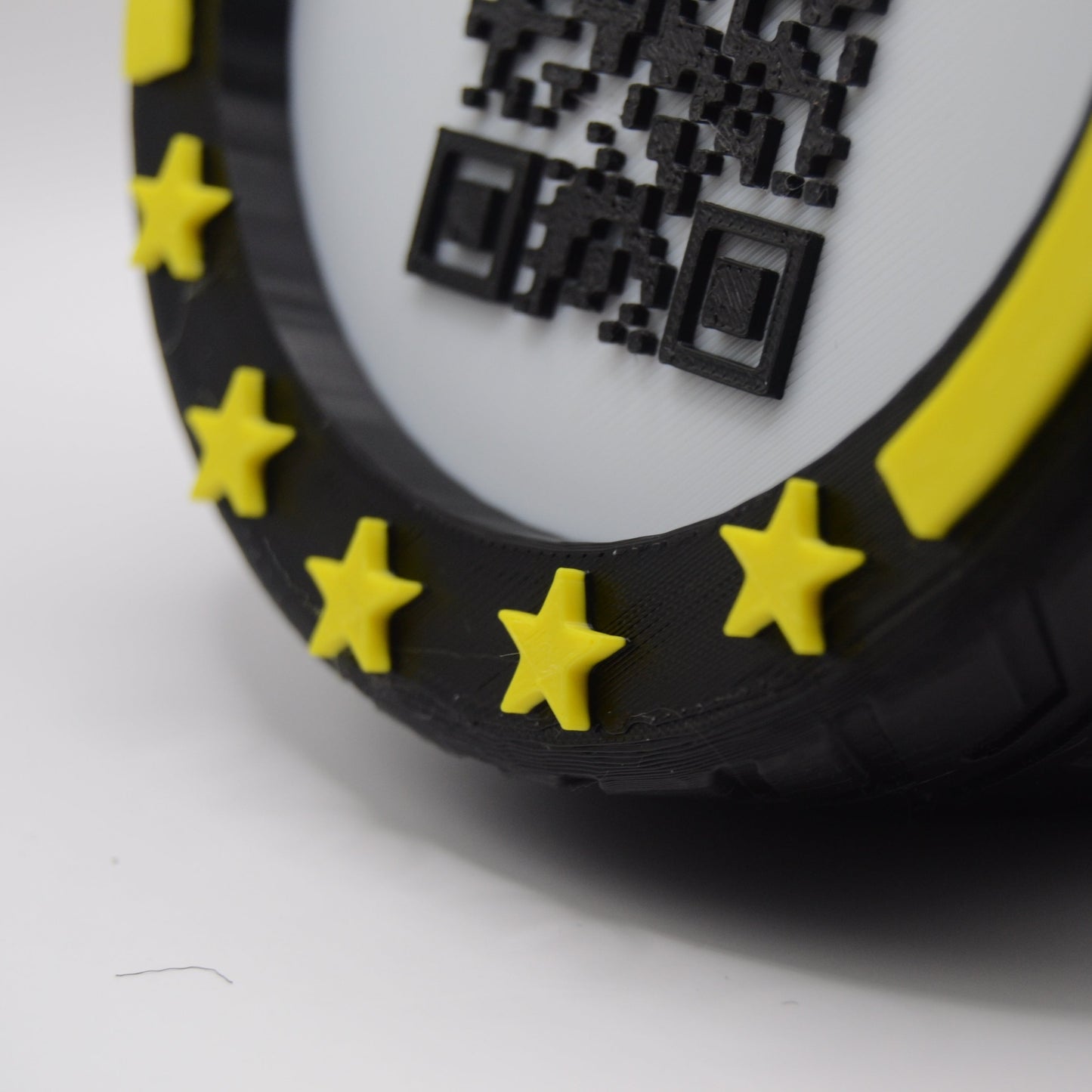 Stand cu cod QR pentru recenzii Google, cu NFC, model roată F1, diverse culori