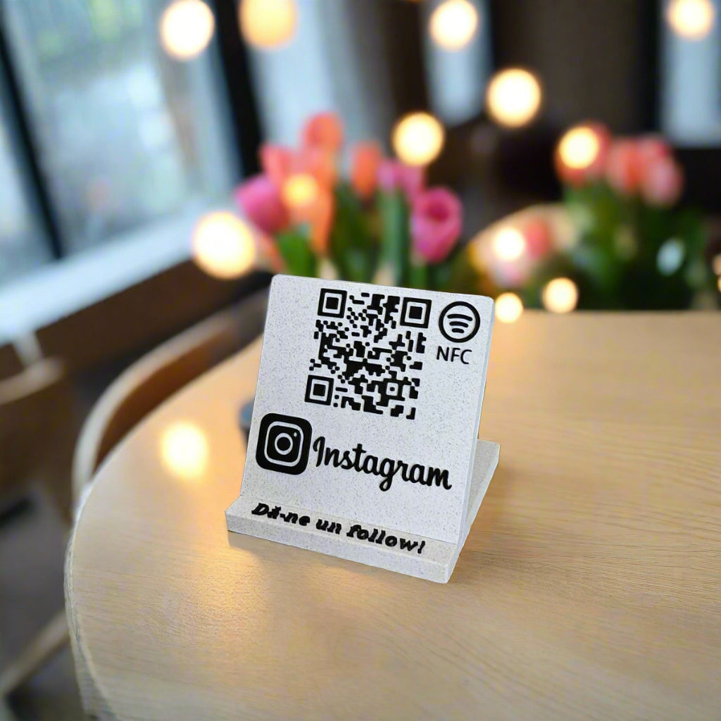 Stand cu cod QR și NFC pentru pagina de Instagram