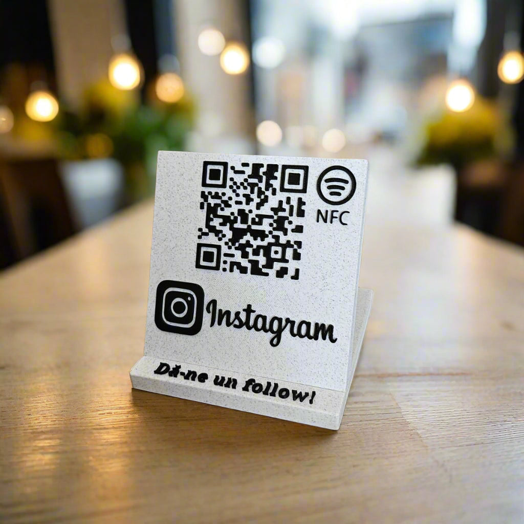Stand cu cod QR și NFC pentru pagina de Instagram