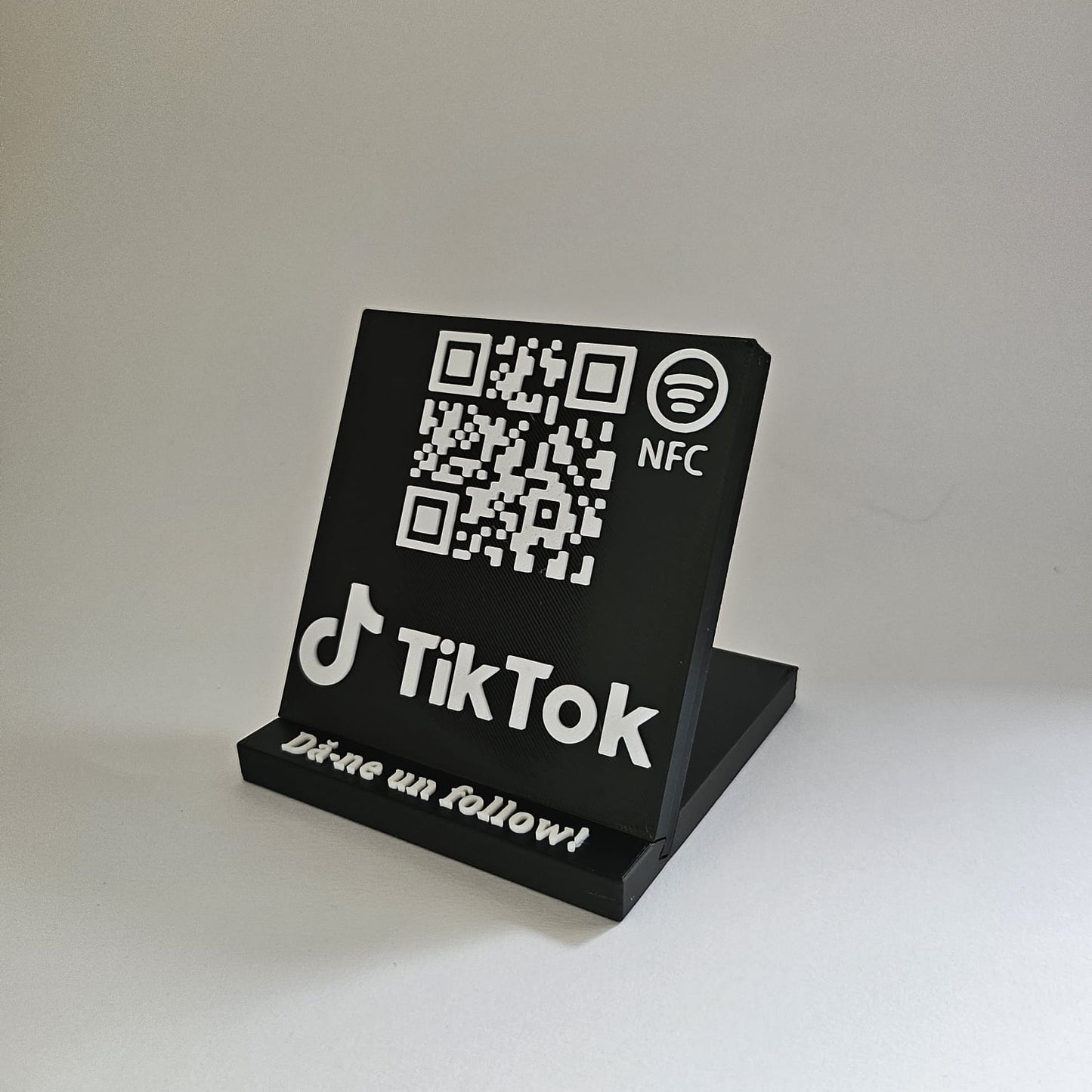 Stand cu cod QR și NFC pentru profilul de TikTok