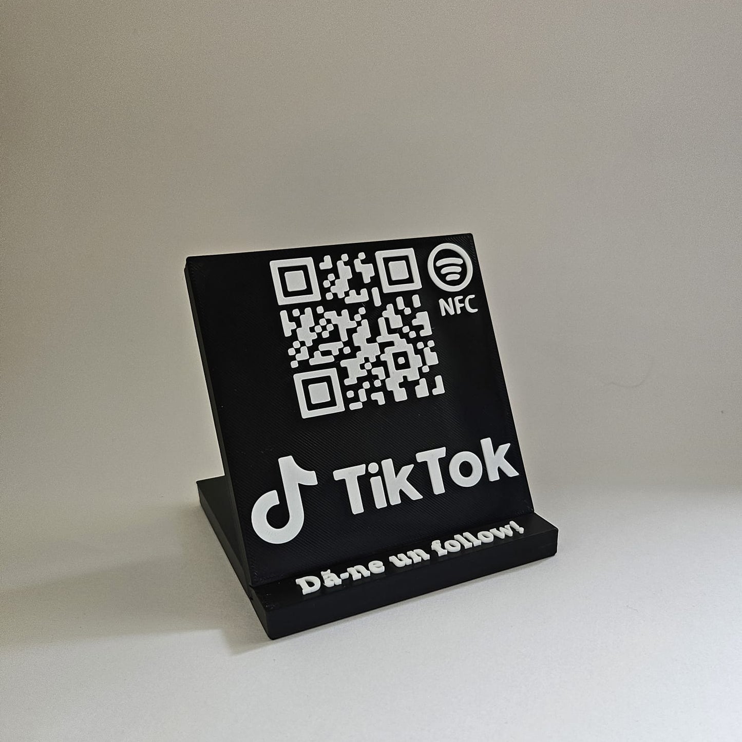Stand cu cod QR și NFC pentru profilul de TikTok