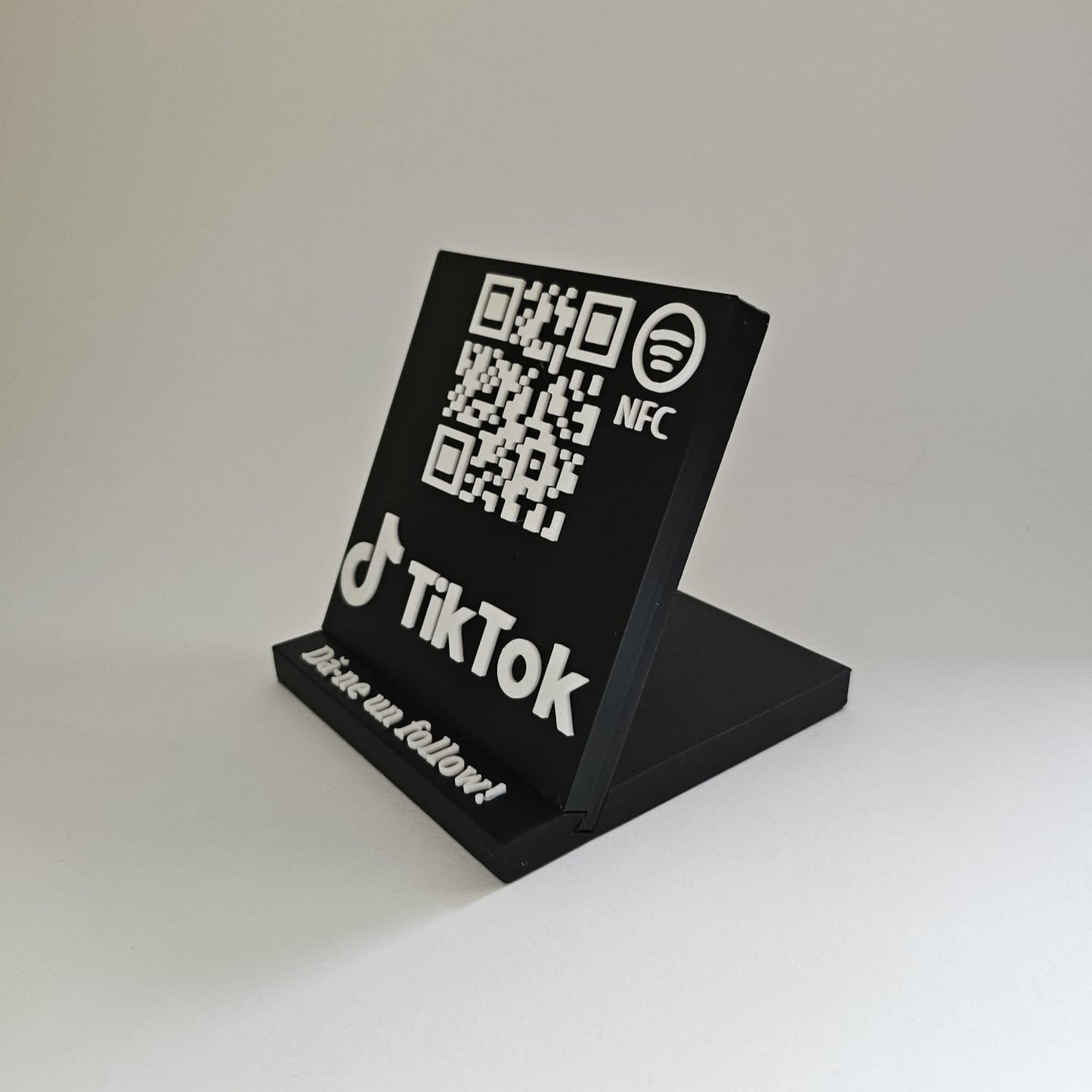 Stand cu cod QR și NFC pentru profilul de TikTok