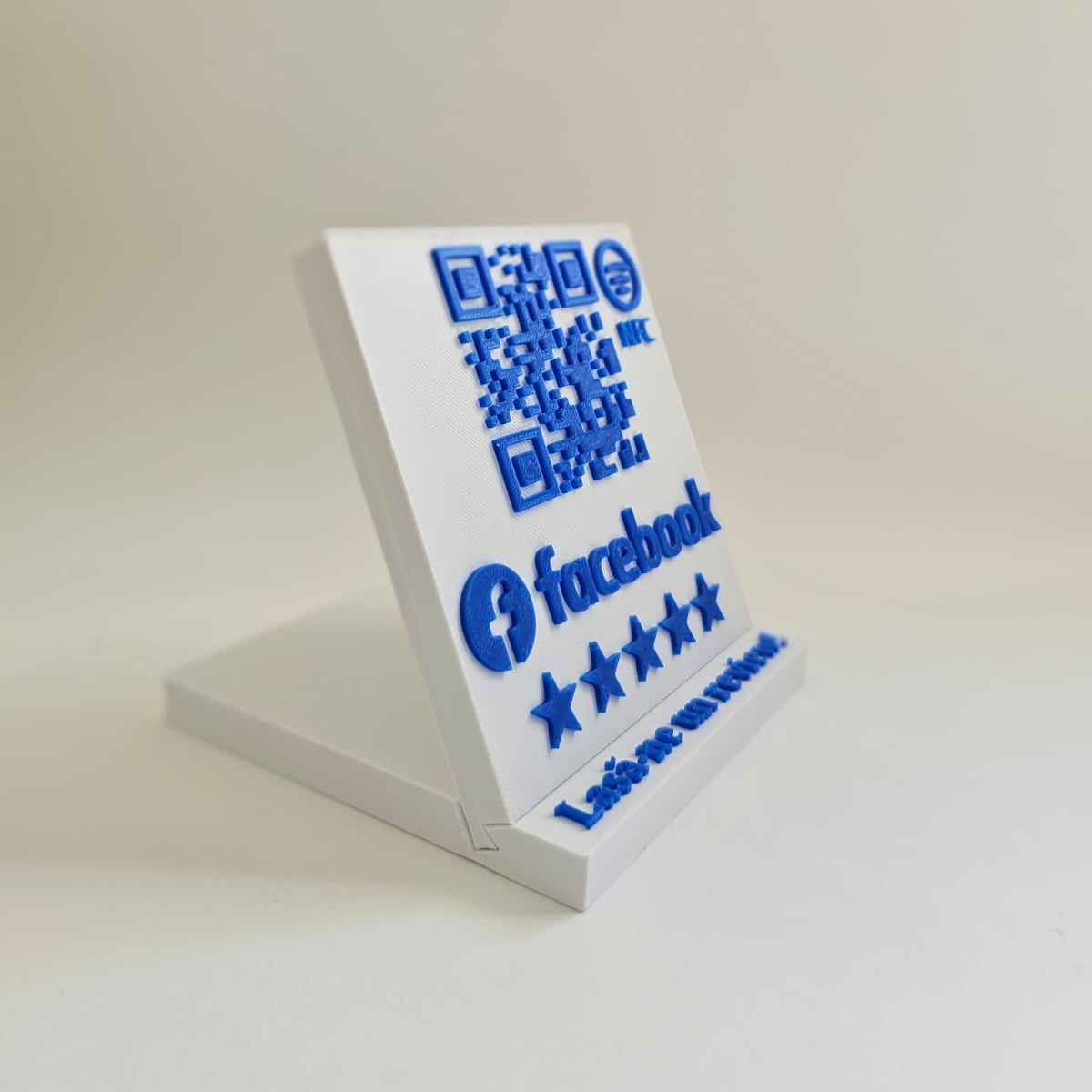 Stand cu cod QR și NFC pentru pagina de Facebook