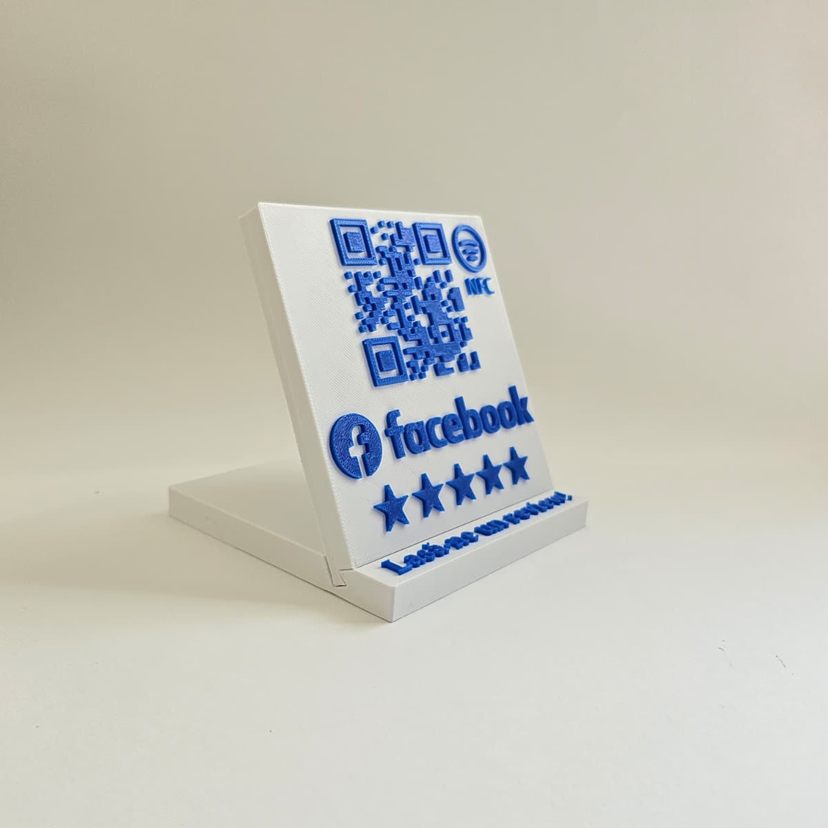 Stand cu cod QR și NFC pentru pagina de Facebook