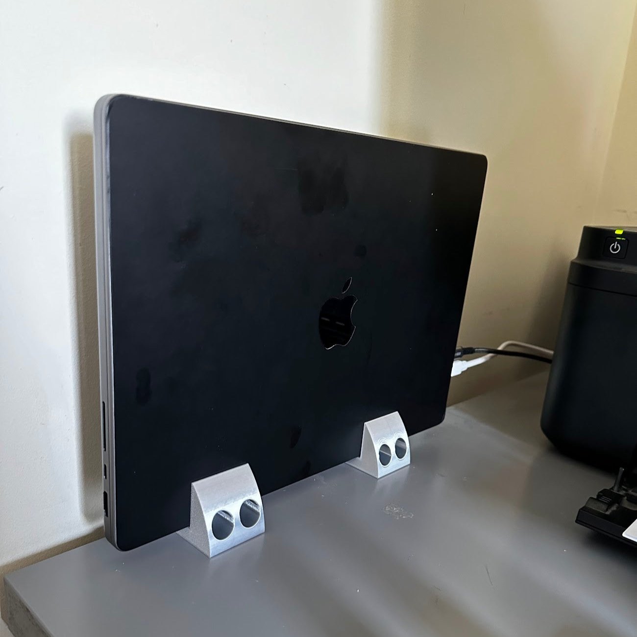 SlimStand Pro (2buc) Suportul ultracompact personalizat pentru laptop