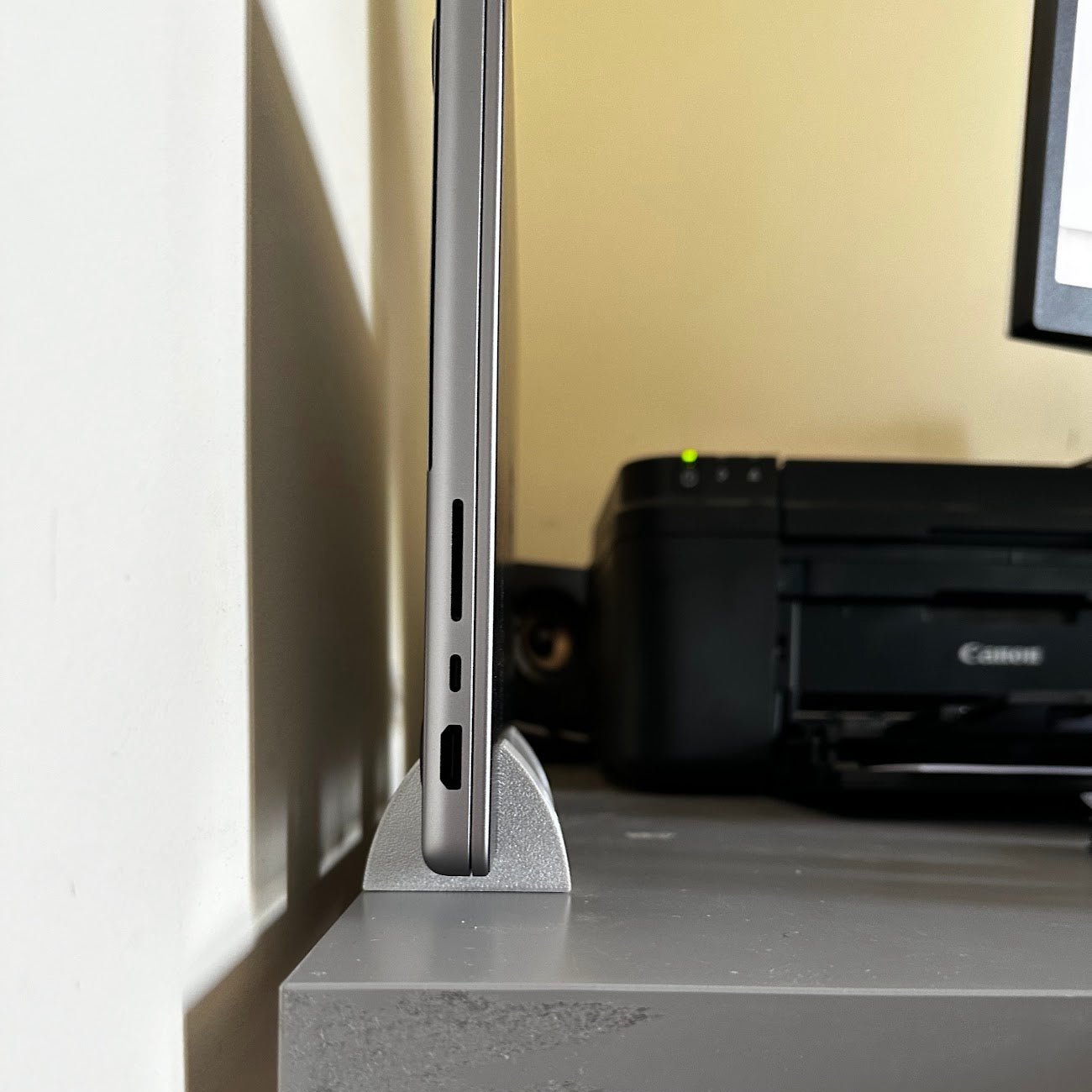 SlimStand Pro (2buc) Suportul ultracompact personalizat pentru laptop