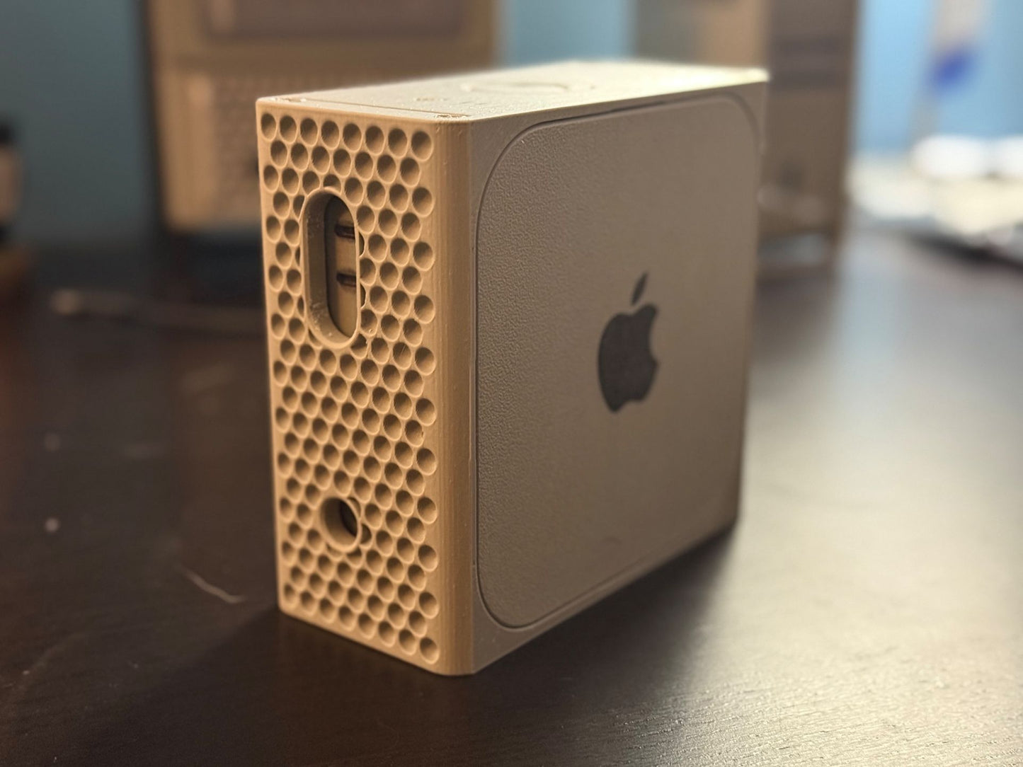 Carcasă decorativă tip Mac mini Pro pentru M4 Mac mini