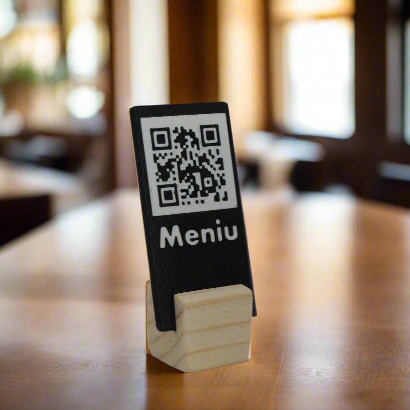 Card cu cod QR, cu suport de lemn natural pentru meniuri și rezervări