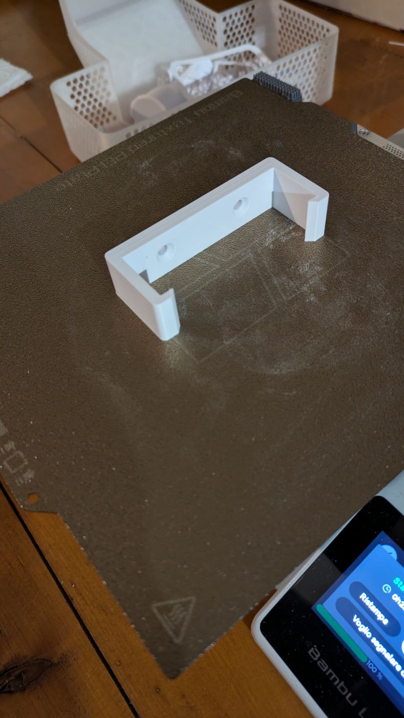 Suport de perete pentru router mini TP-Link AC750, fixare rapidă cu șuruburi sau bandă dublu adezivă