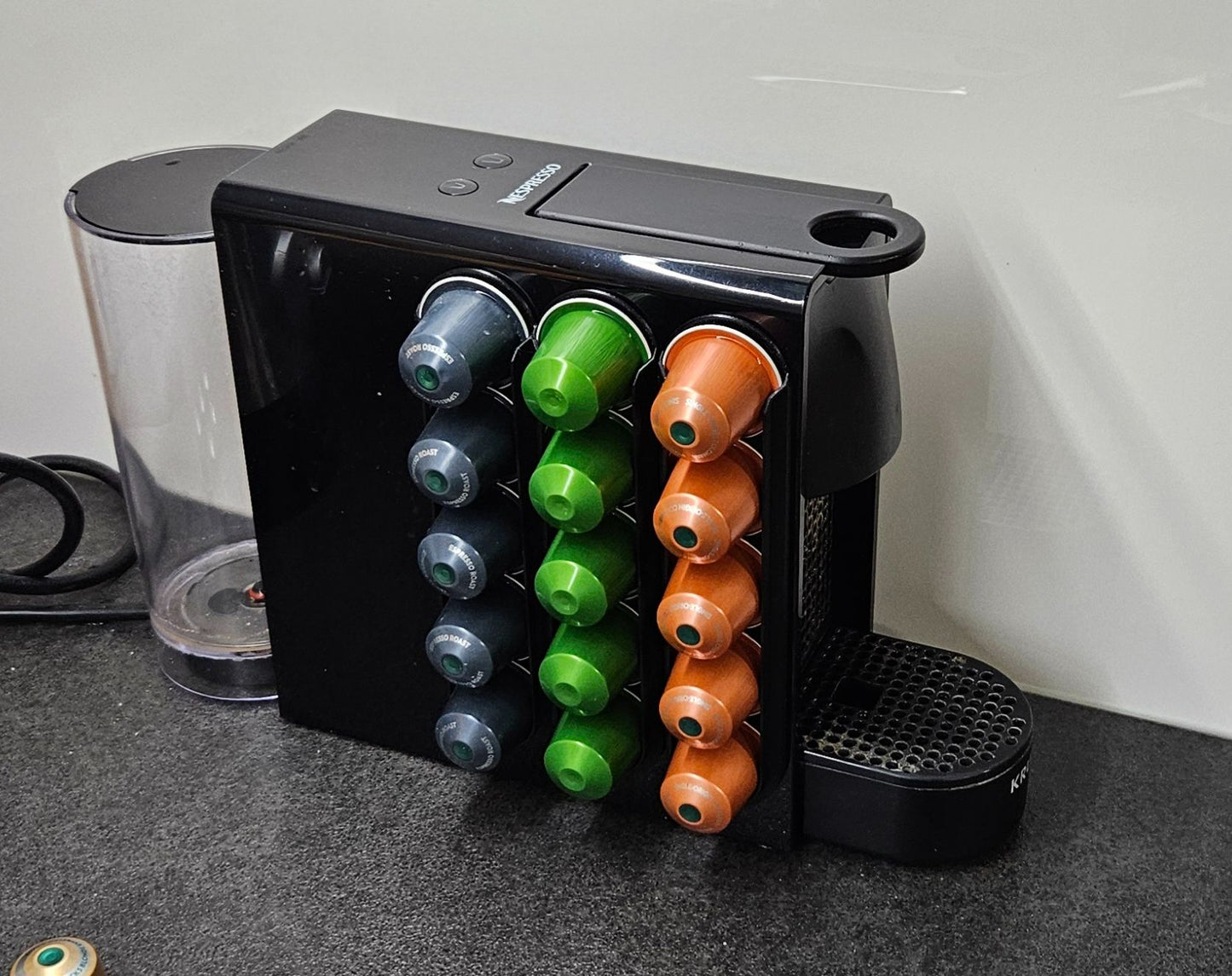 Suport compact pentru capsule Nespresso – organizare inteligentă pentru cafea la îndemână