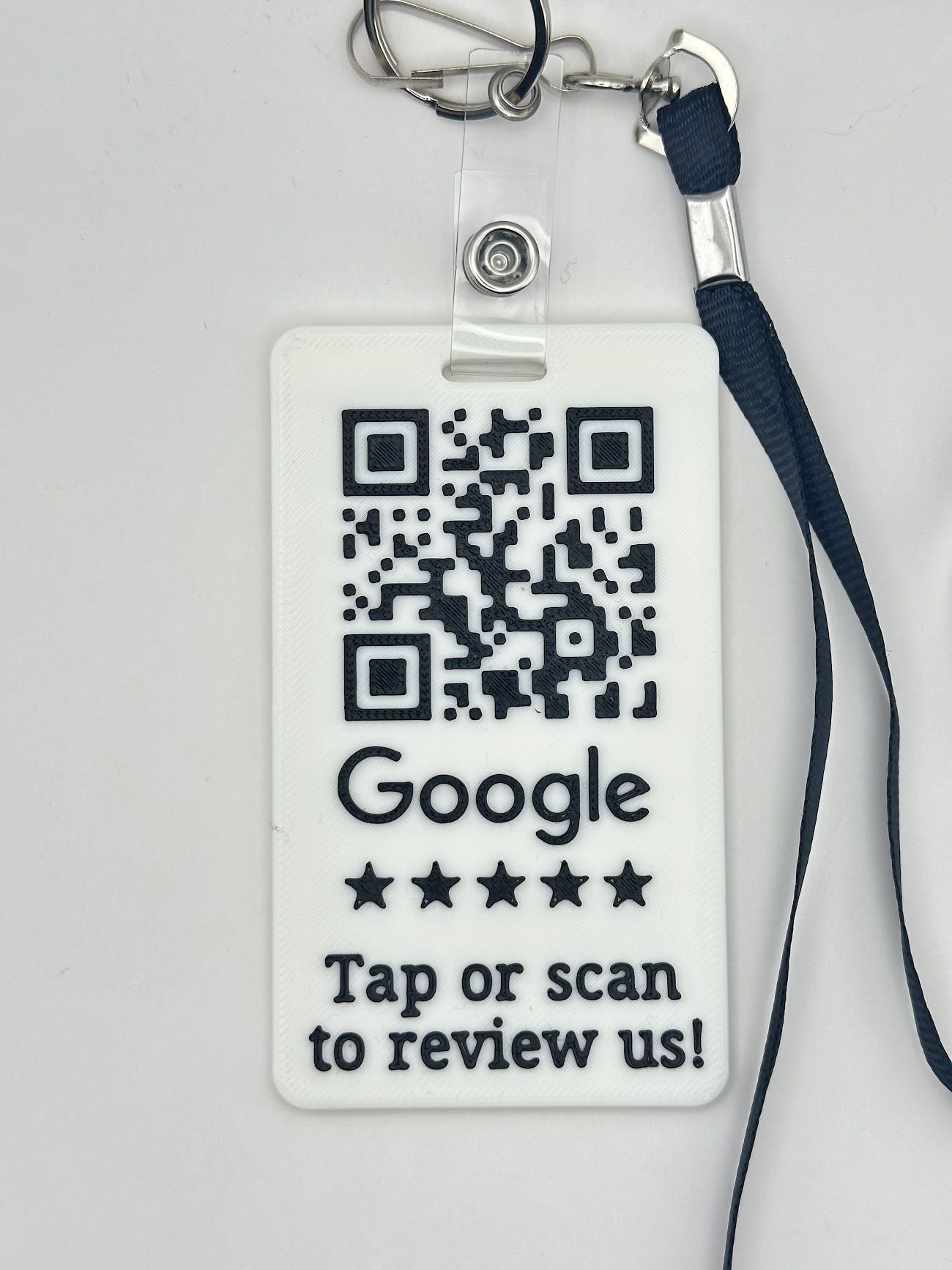 Lanyard personalizat cu cod QR și card NFC pentru recenzii și social media