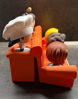 Canapea portocalie inspirată din FRIENDS pentru figurine colecționabile