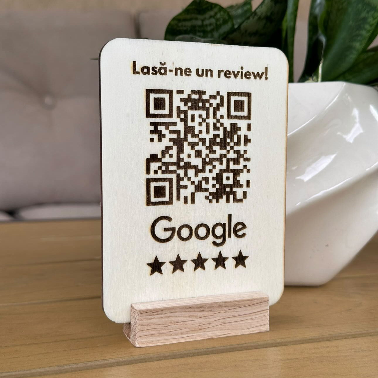 Stand din lemn cu cod QR pentru recenzii Google – personalizabil, cu suport elegant