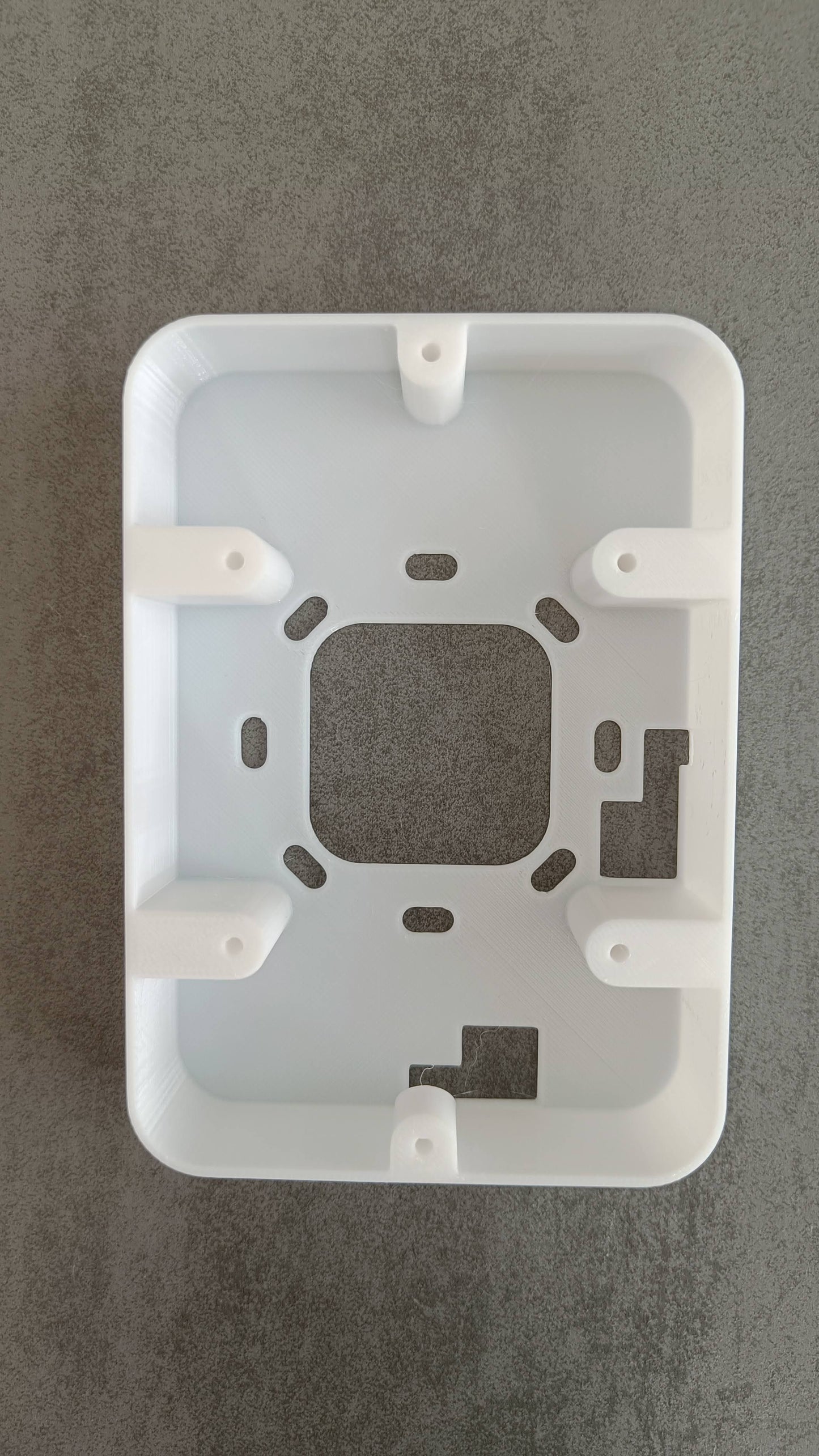 Cutie de montaj perete pentru Ubiquiti U7-IW cu spatiu pentru cablu