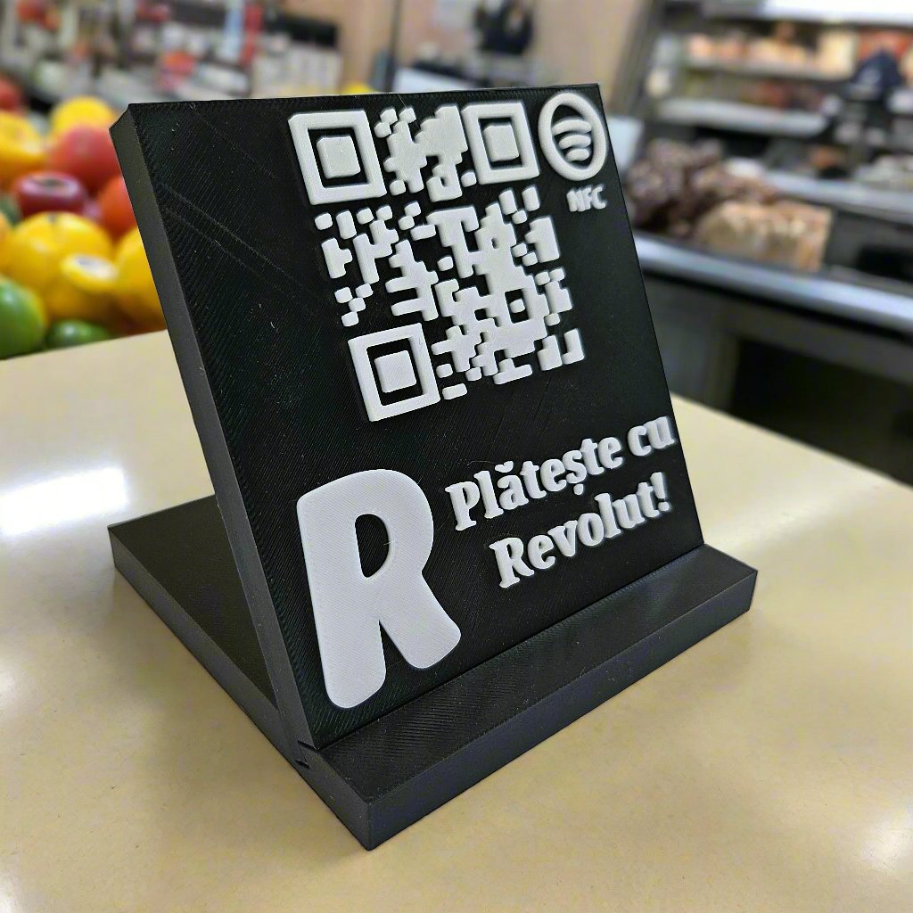 Stand cu cod QR și NFC pentru plăți Revolut