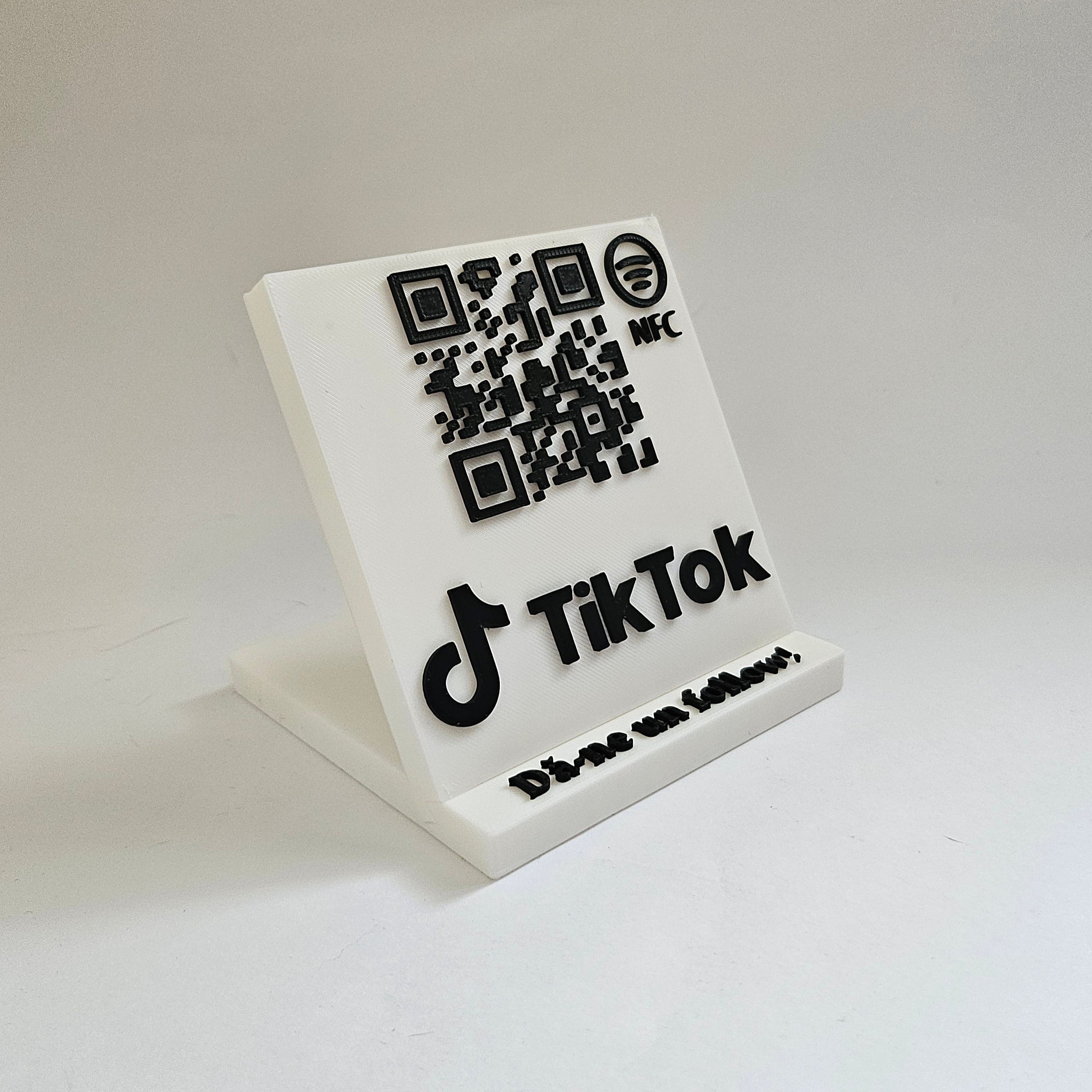 Stand cu cod QR și NFC pentru profilul de TikTok
