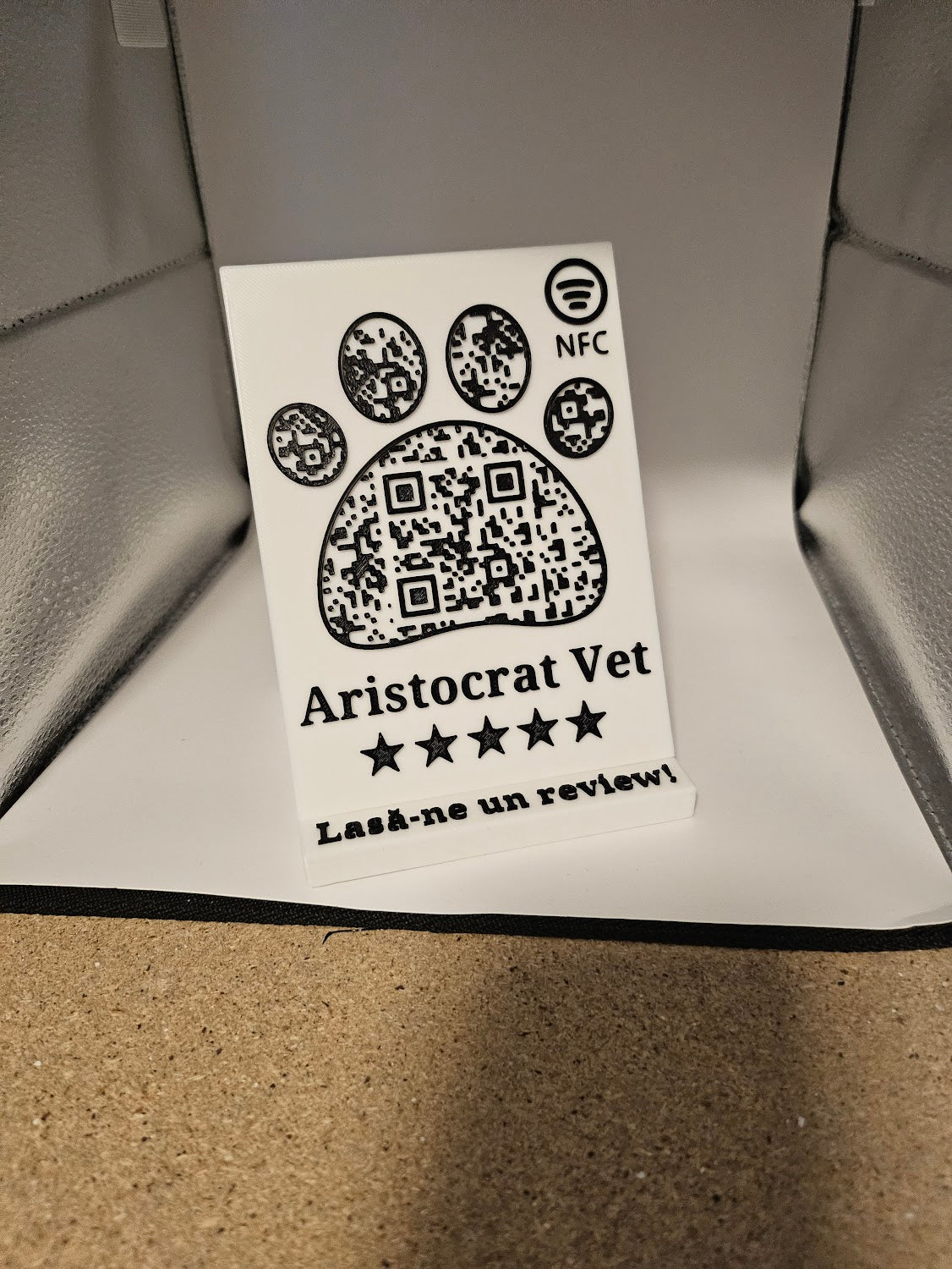 Stand cu cod QR și NFC pentru recenzii Google, pentru afaceri legate de animale
