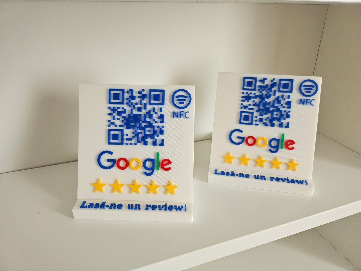 Stand cu cod QR și NFC pentru recenzii Google Maps