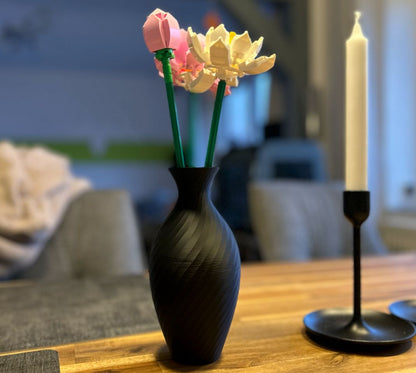 Vază decorativă neagră pentru flori din piese de construcție