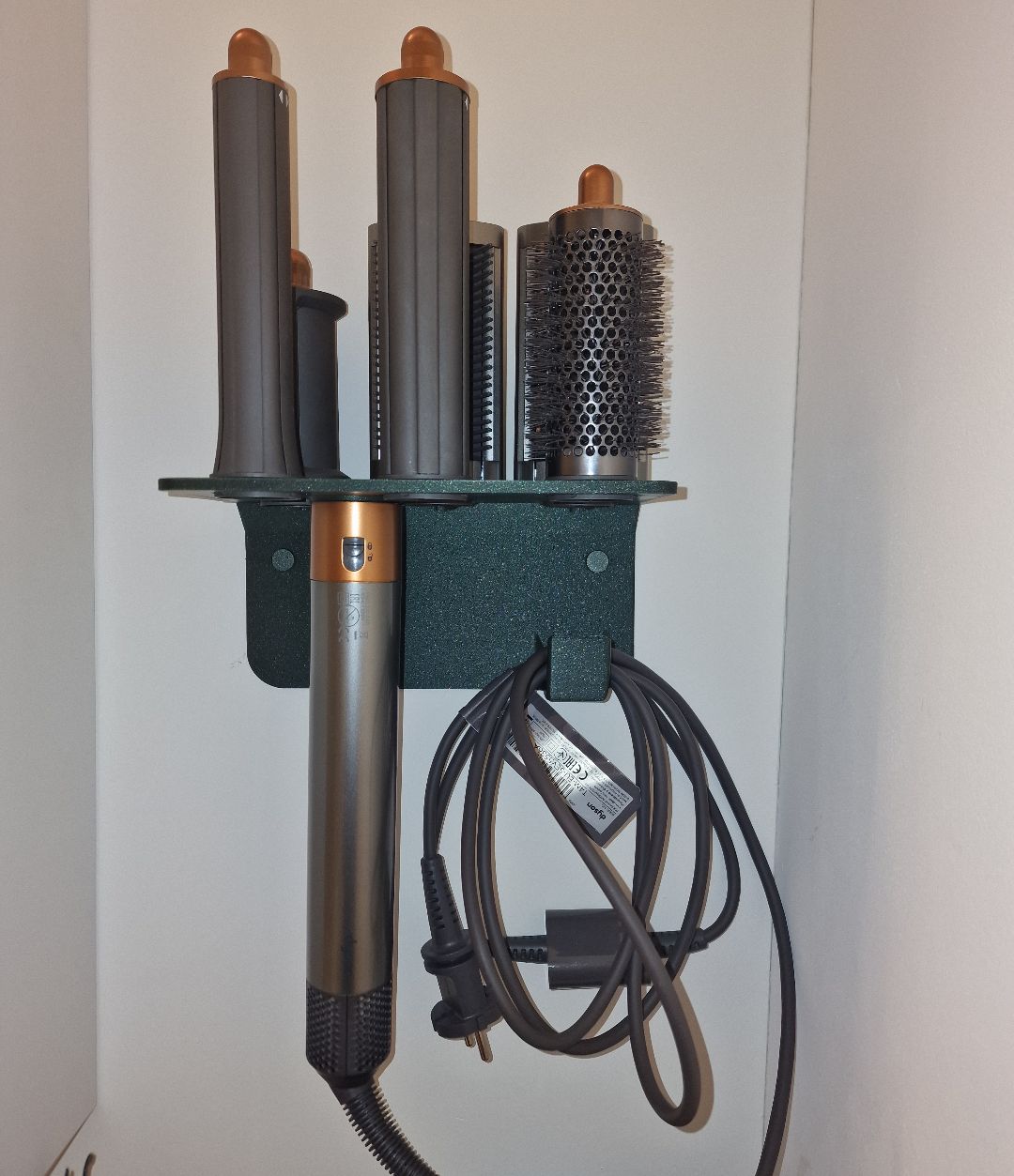 Suport de perete cu sistem twist lock pentru Dyson Airwrap