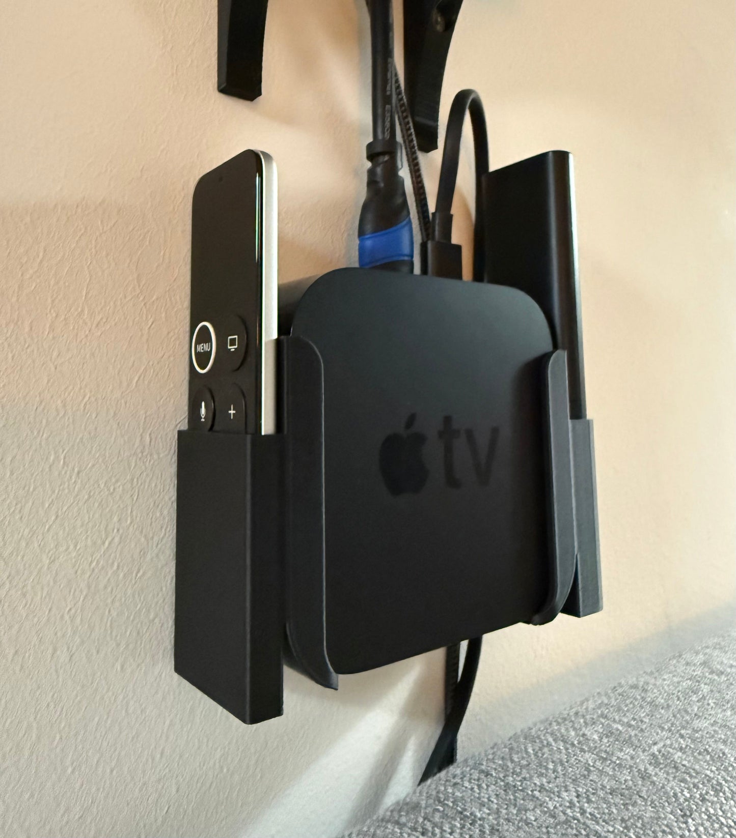 Suport de perete pentru Apple TV A2169 cu spațiu pentru telecomandă