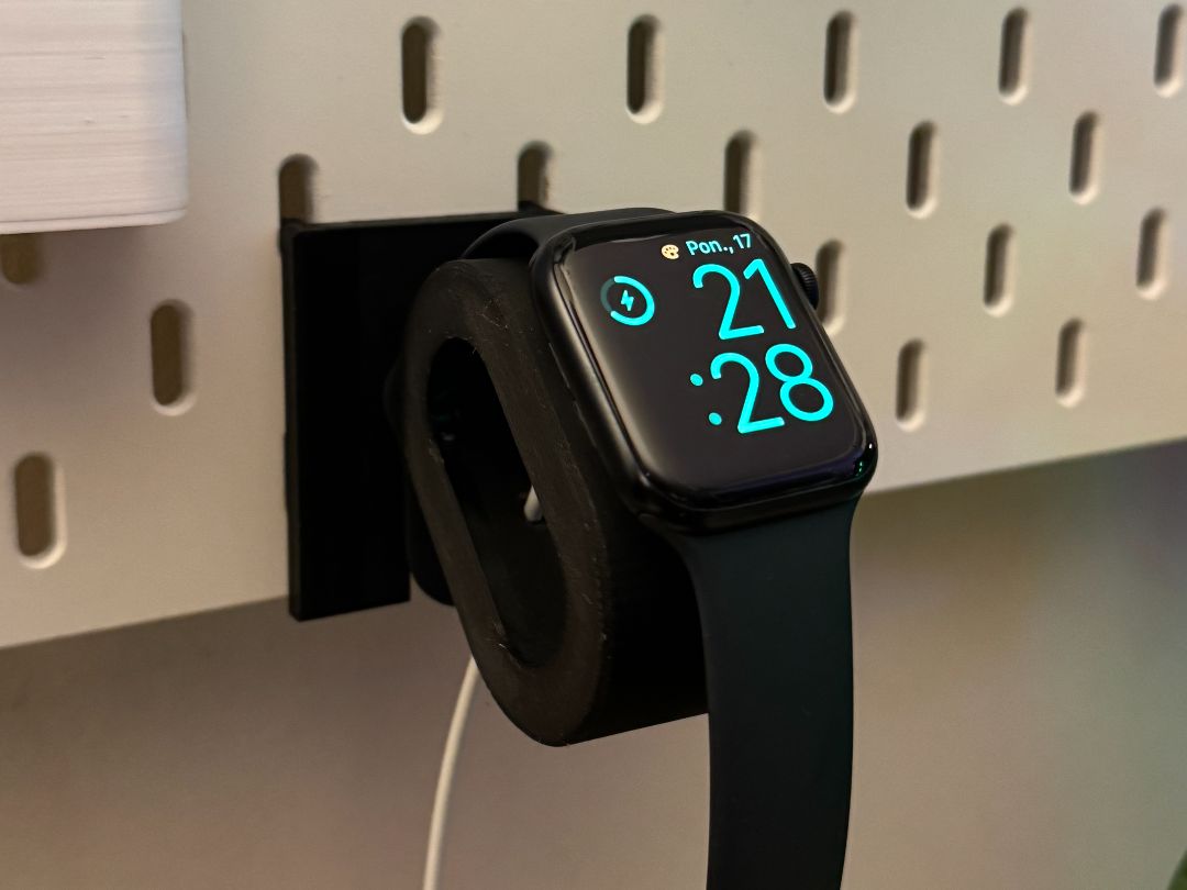 Suport de încărcare Apple Watch pentru panou perforat Ikea Skadis