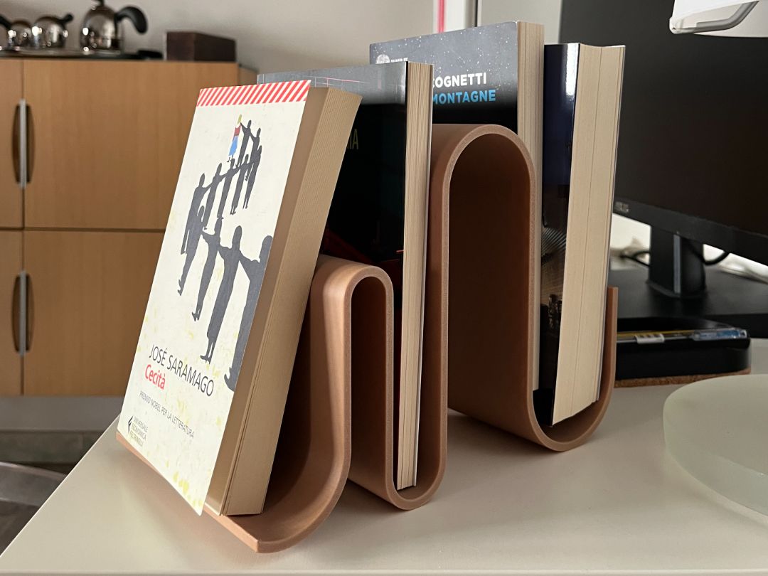 Suport modern ondulat pentru cărți – Organizator de birou elegant