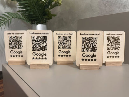 Stand din lemn cu cod QR pentru recenzii Google – personalizabil, cu suport elegant