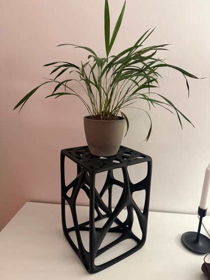 Taburet bionic ușor și versatil din plastic, imprimat 3D