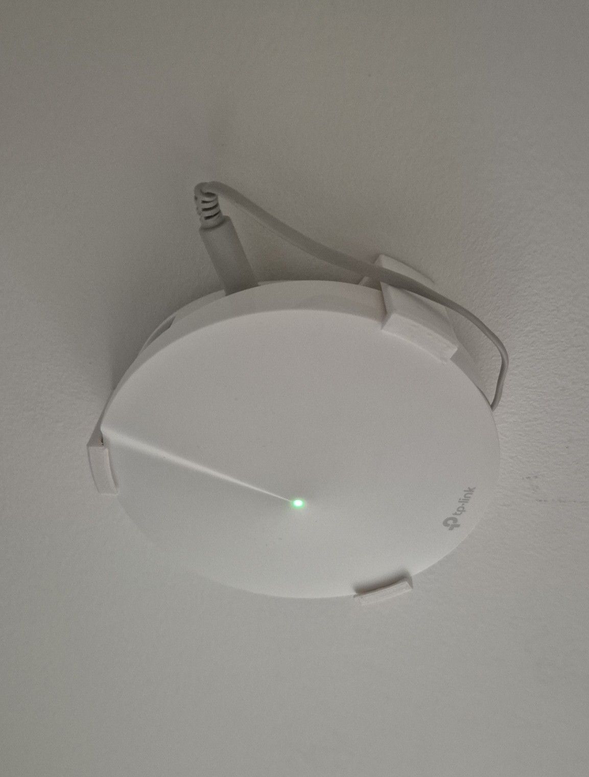 Suport de perete pentru TP-Link Deco M5 – fixare sigură și flexibilă