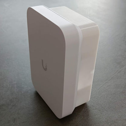 Cutie de montaj perete pentru Ubiquiti U7-IW cu spatiu pentru cablu