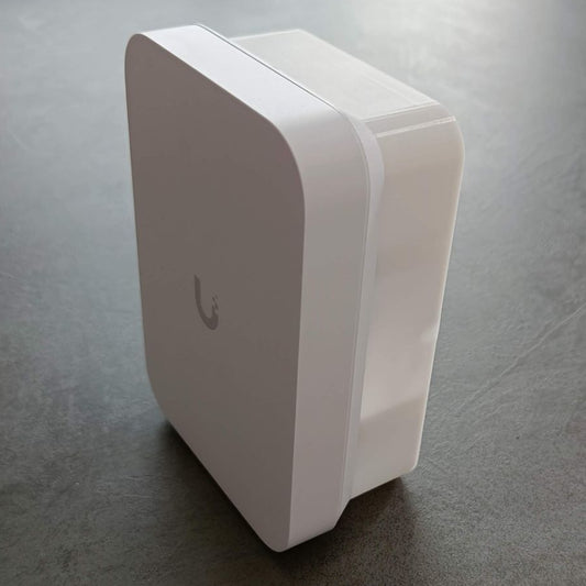 Cutie de montaj perete pentru Ubiquiti U7-IW cu spatiu pentru cablu