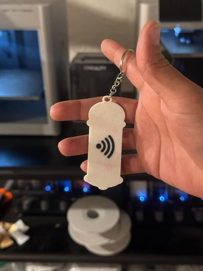 Lănțișor port-chei cu simbol barber și funcție NFC – acces rapid și design unic