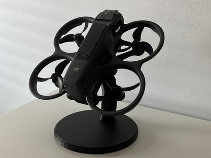 Suport elegant pentru DJI Avata 2 – bază stabilă pentru depozitare și expunere