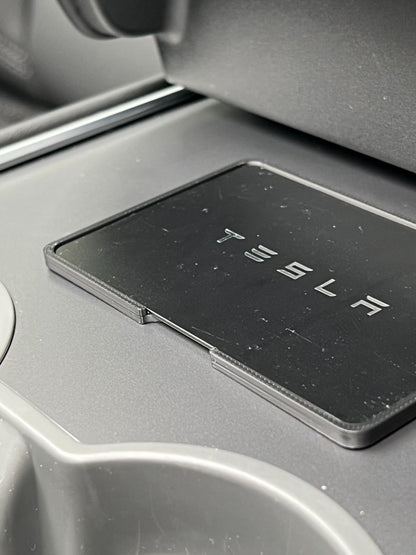 Suport pentru card cheie Tesla – fixare sigură în mașina ta