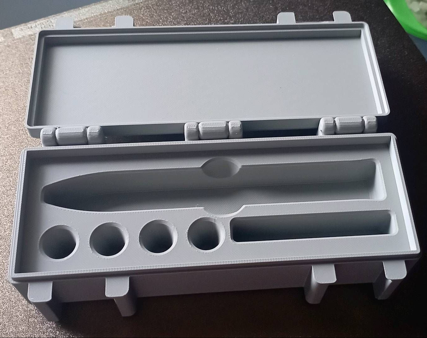 Cutie compactă pentru stiloul Mounjaro cu compartimente pentru ace și șervețele