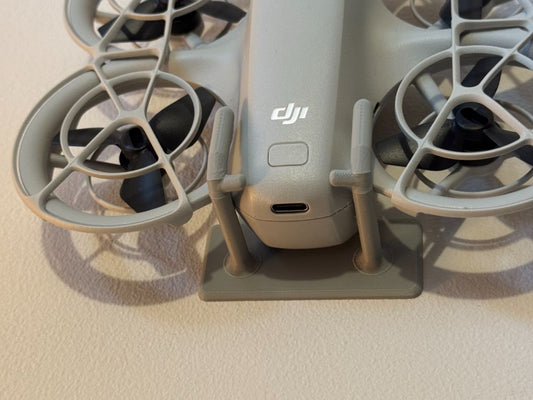 Suport de perete pentru drona DJI NEO cu prindere sigură