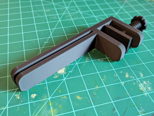 Sistem de prindere pentru organizator IKEA SKADIS pe birou